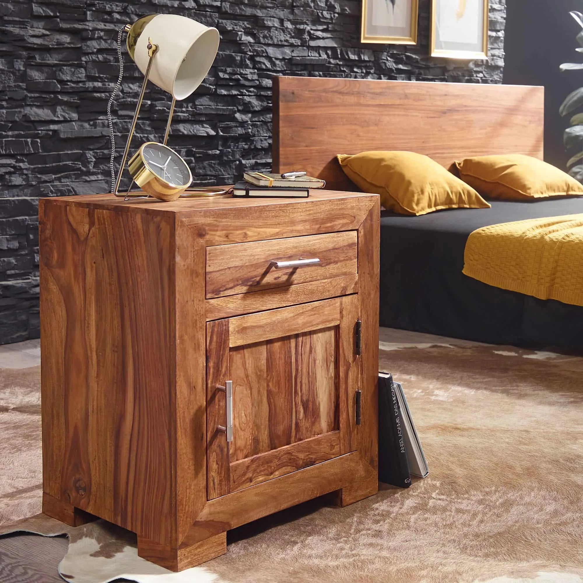 Nachttisch MUMBAI Massivholz Sheesham Design Nachtkommode 60 cm mit Schublade und Tür Nachtschrank für Boxspringbett
