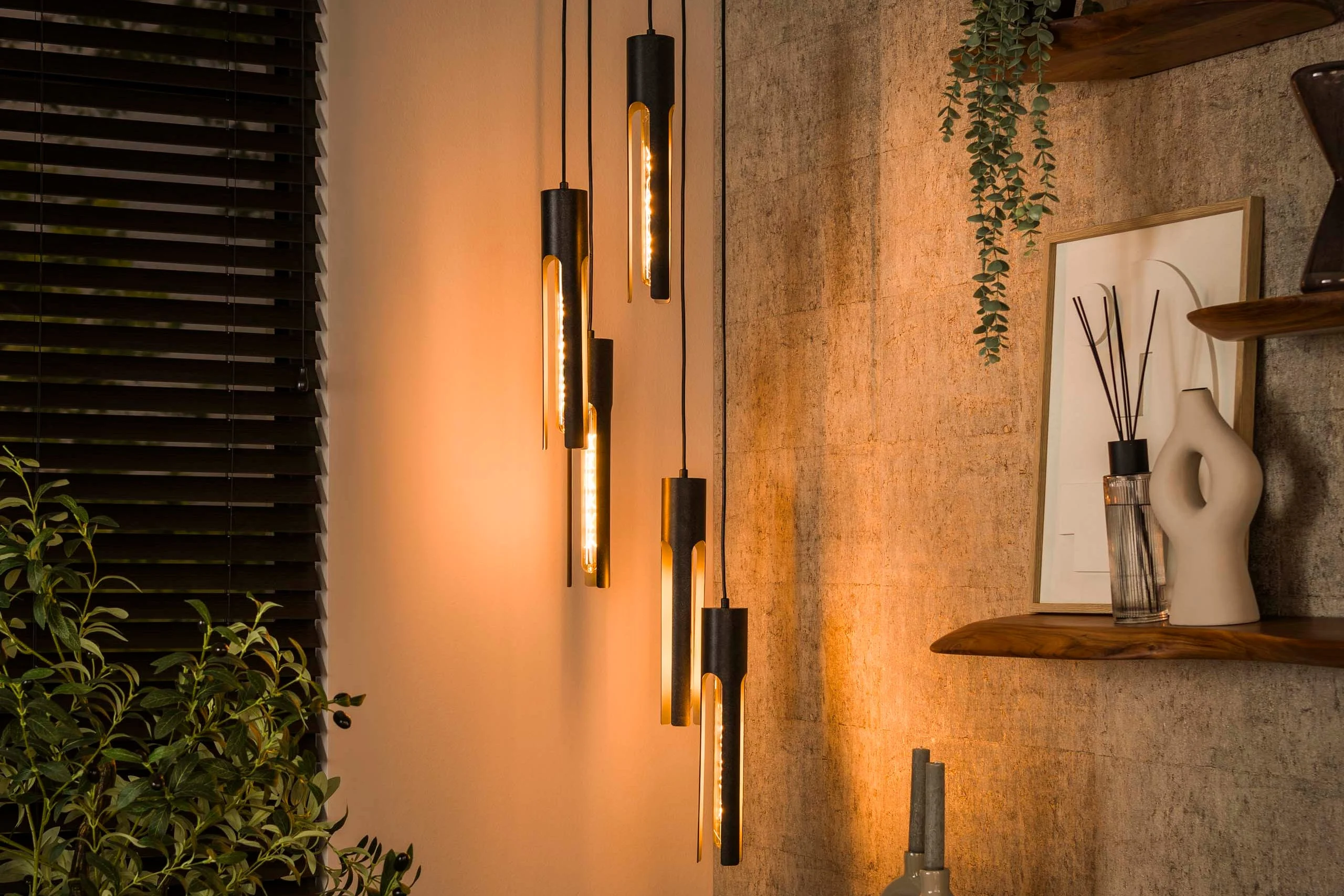 Pendelleuchte „Fenora“ – Gestuft mit 5 Leuchten in schwarzem Tube-Design