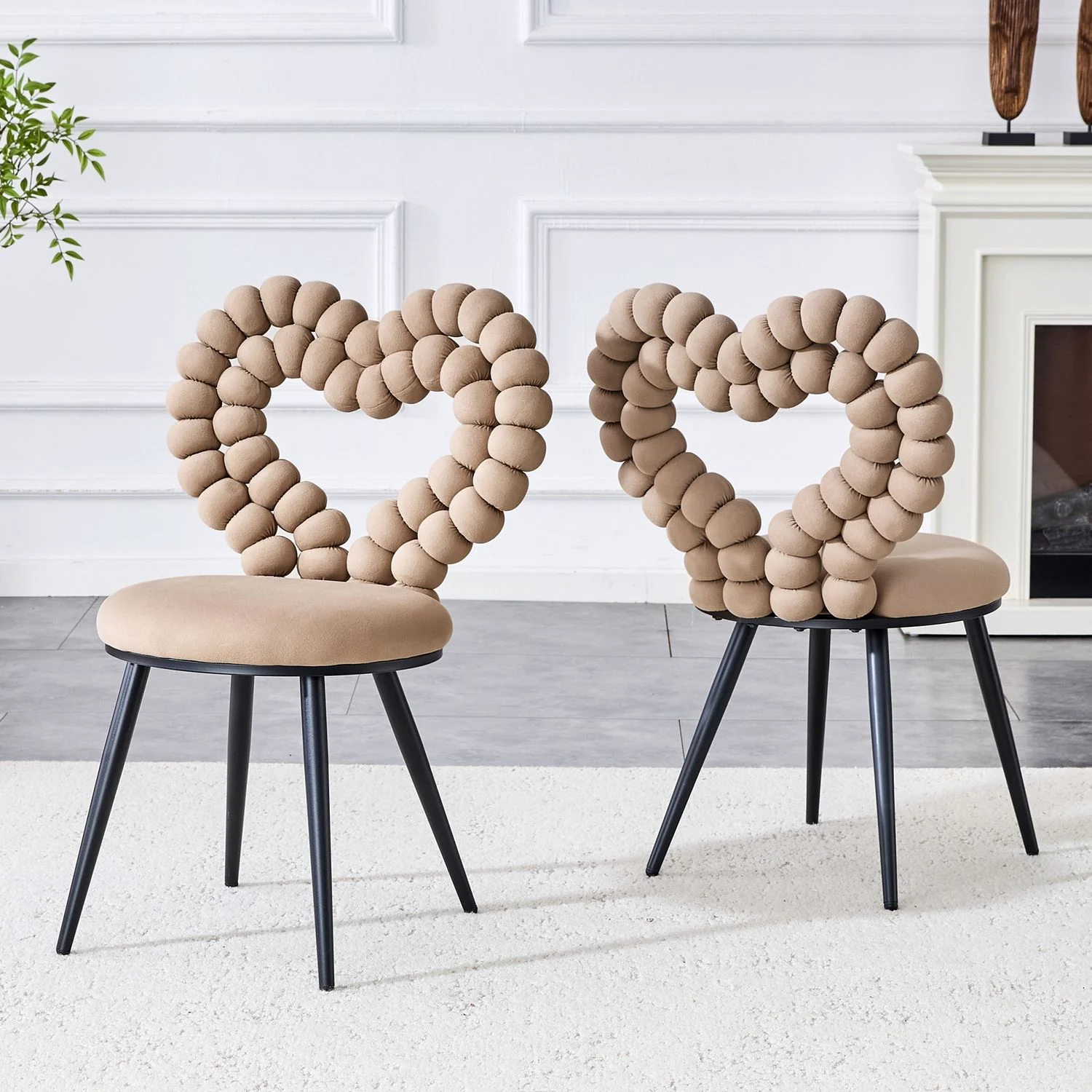 LVHOM 2er Set Esszimmerstuhl mit herzförmiger Rückenlehne, Polsterstuhl aus Samt & Metall, Designstuhl für Büro, Schminktisch und Wohnzimmer, Beige